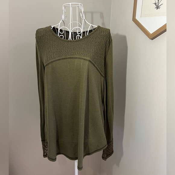 Miss Me Green Knit Top With Crochet Accents Size L Western Lace Stitched Boho - Picture 1 of 4